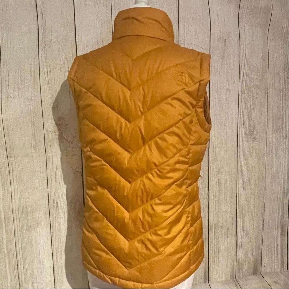 THE NORTH FACE women’s puffer vest Sz M Great tangerine color Preowned like new